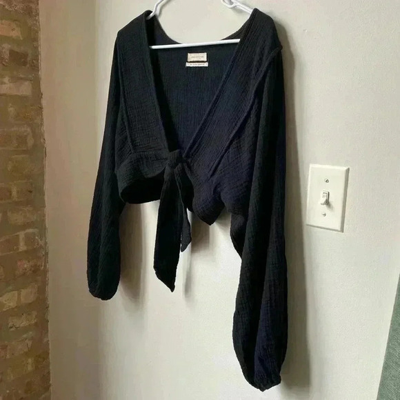 Urban Outfitters Black Crop Tie Top - Women’s Medium - Picture 2 of 7